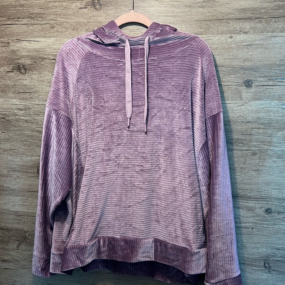 Women’s Plus Size Velvet Sweatshirt